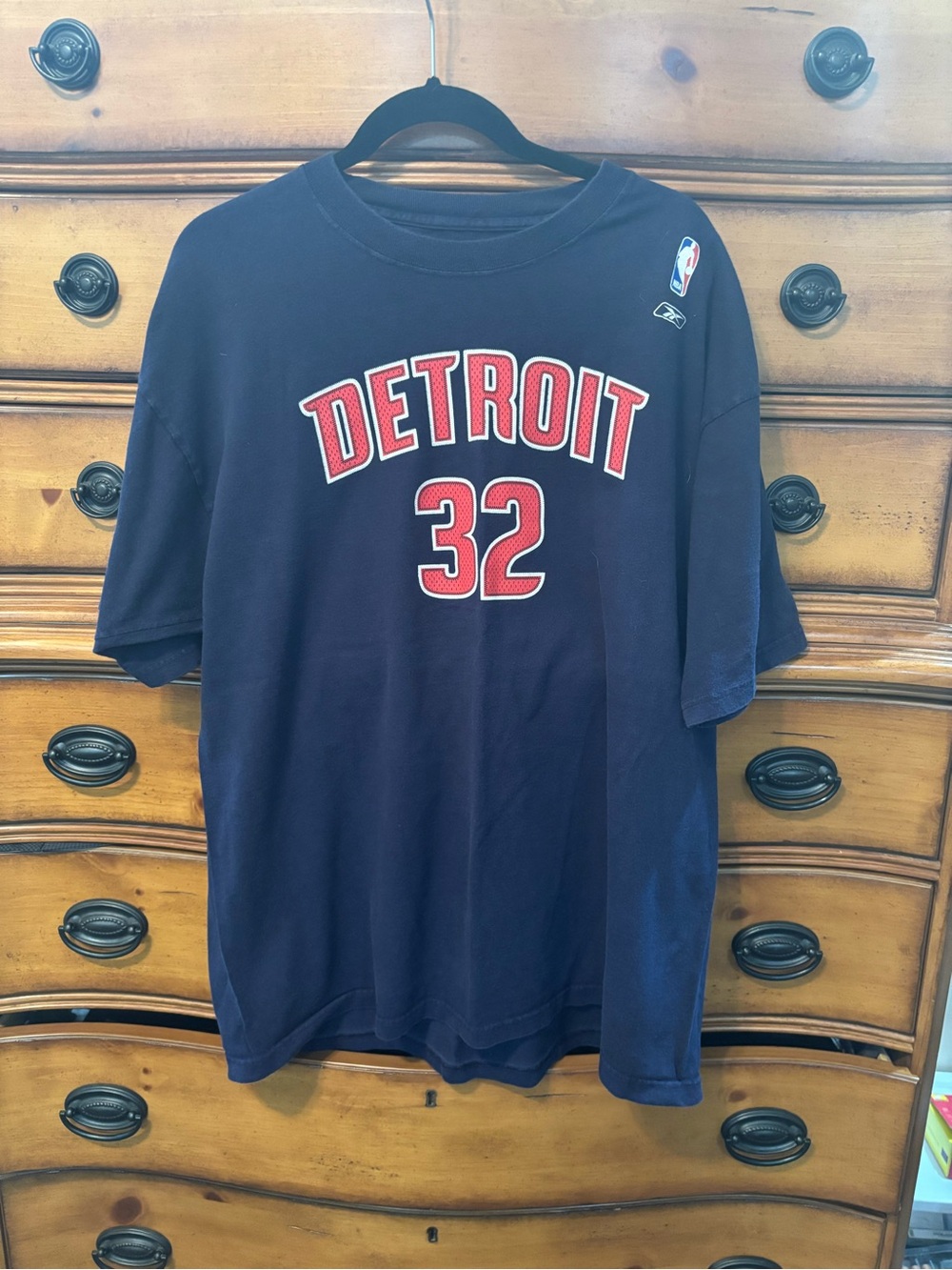 Reebok Navy Detroit NBA  Rip Hamilton “32 shirt sleeve Men’s XL